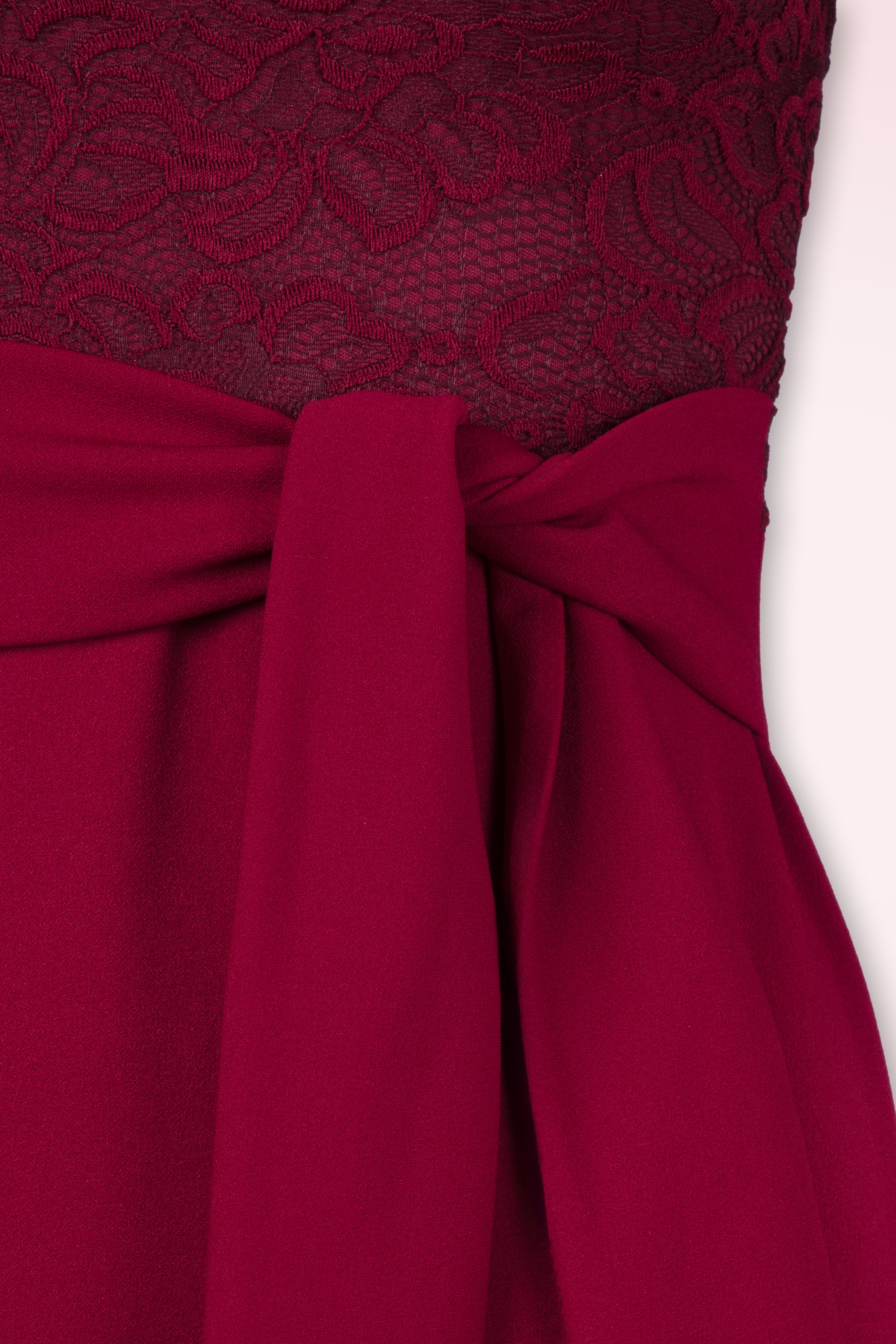 Vintage Chic for Topvintage - Felicity kanten pencil jurk in wijnrood 2