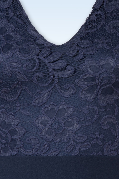 Vintage Chic for Topvintage - Combinaison en dentelle Maribelle en bleu marine 2