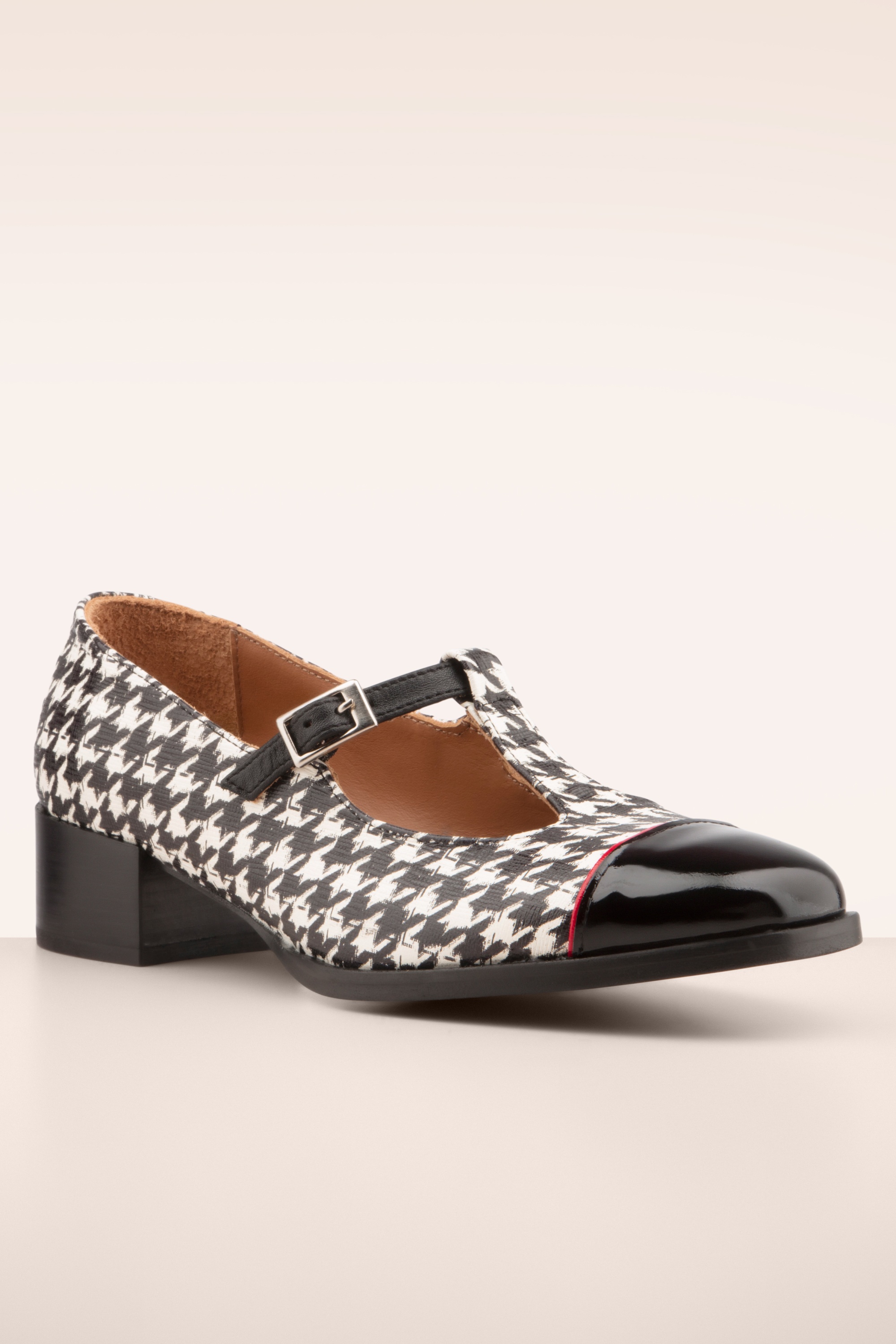 Nemonic - Colette Mary Jane pumps in zwart en wit 3