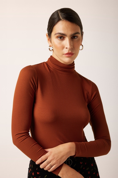 King Louie - Rollkragen Uni Rippen Top in Spicy Braun.