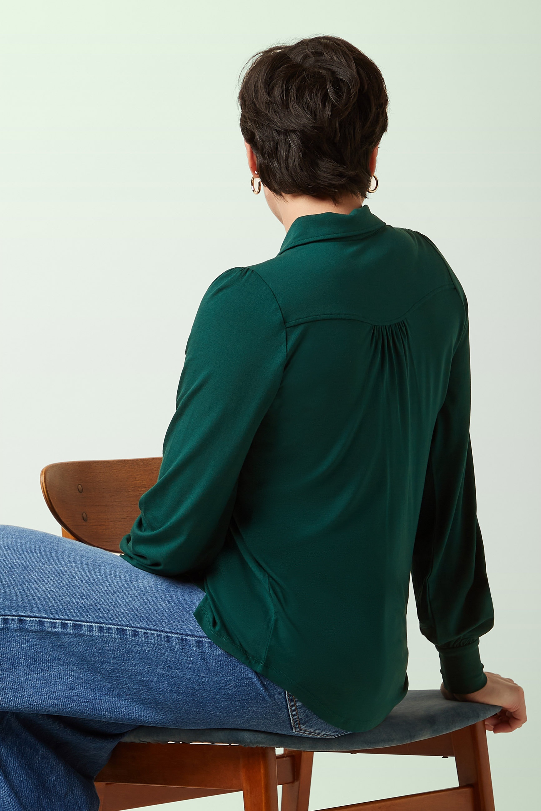 King Louie - Carina EcoVero Bluse in Botanical Green. 3