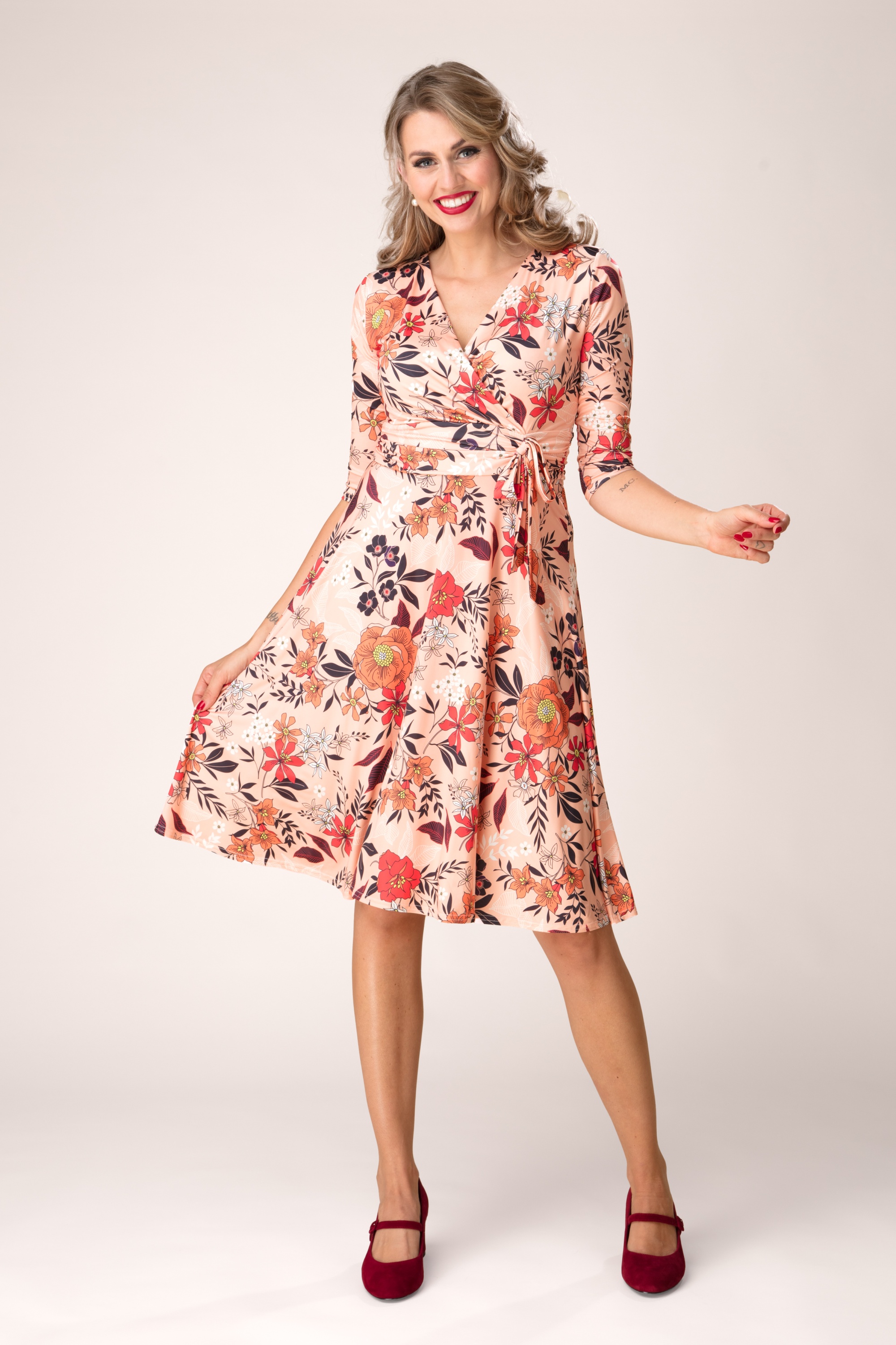 Vintage Chic for Topvintage - Aria Floral Swing Dress in Peach