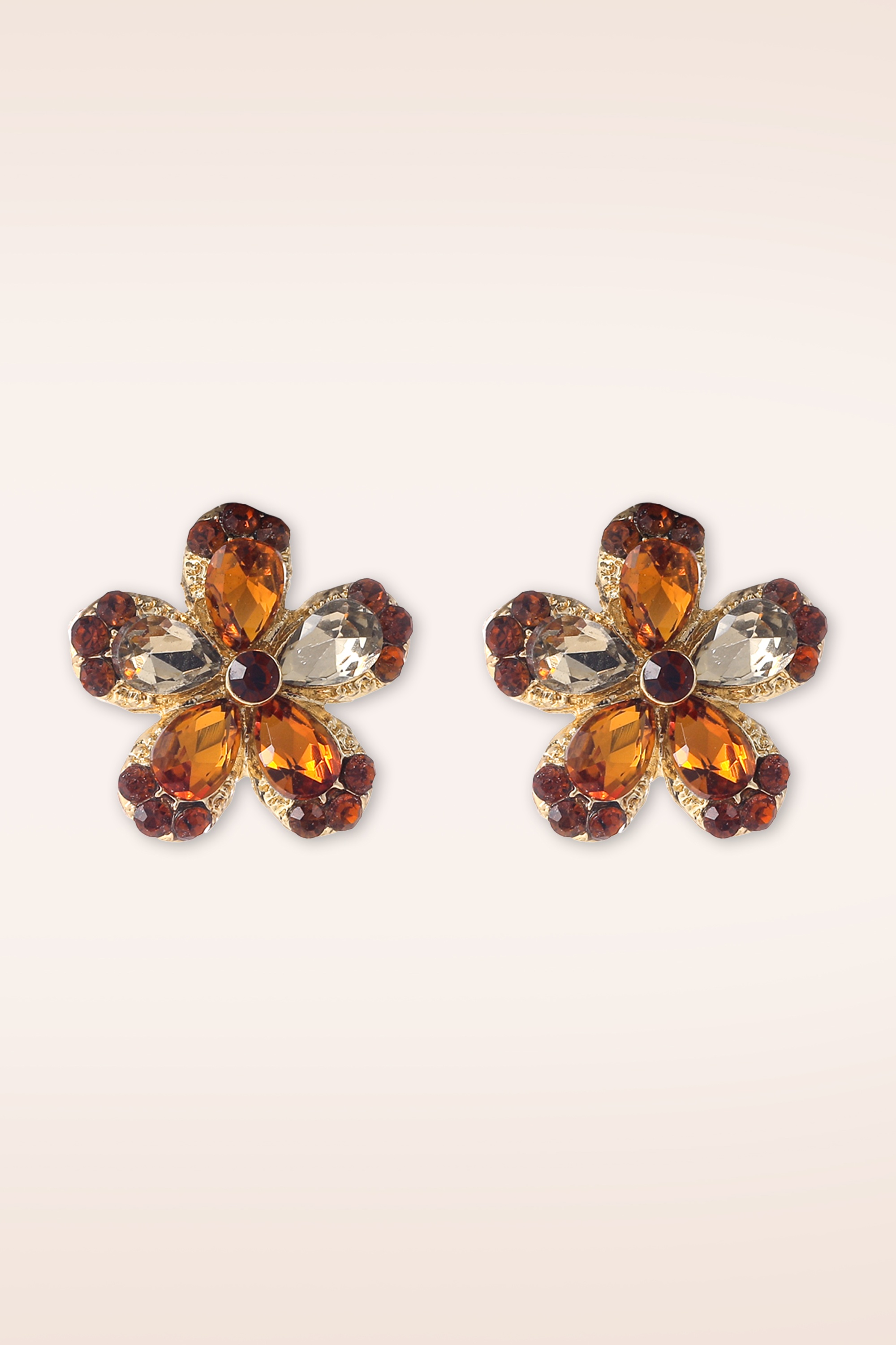 Day&Eve by Go Dutch Label - Stone Stud Flower Ohrringe in Gold und Braun. 2