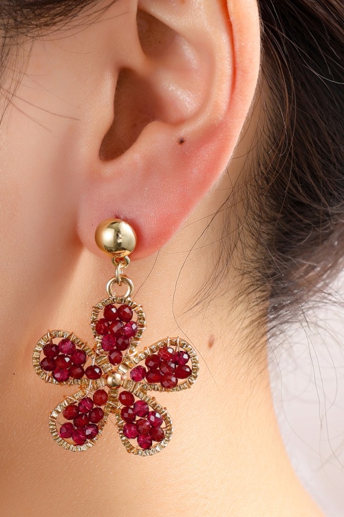 Day&Eve by Go Dutch Label - Blumen Dangle Stud Ohrringe in Bordeauxrot
