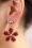Day&Eve by Go Dutch Label - Blumen Dangle Stud Ohrringe in Bordeauxrot