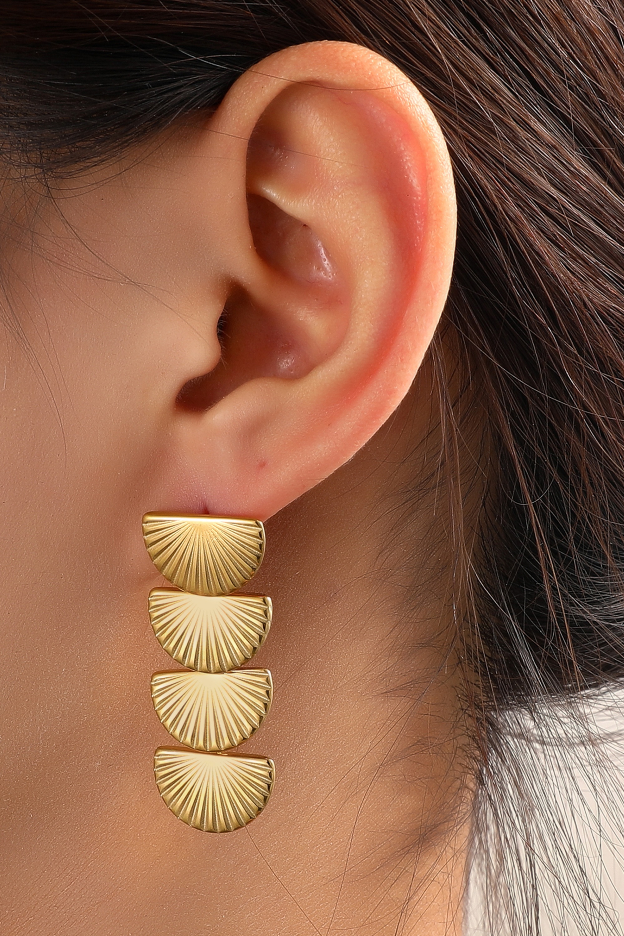 Day&Eve by Go Dutch Label - Art Deco Fan Stud oorbellen in goud