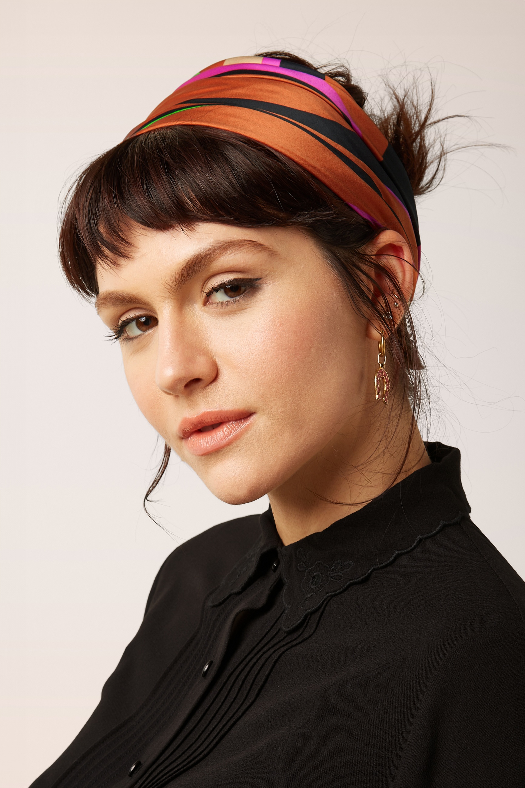 King Louie - Flow Satin Look sjaal in goudbruin 2