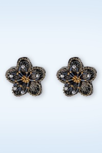 Day&Eve by Go Dutch Label - Beaded Flower stud oorbellen in zwart 3