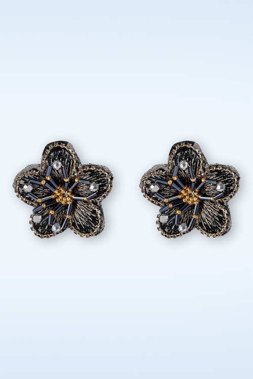 Day&Eve by Go Dutch Label - Beaded Flower Ohrstecker in Schwarz 2