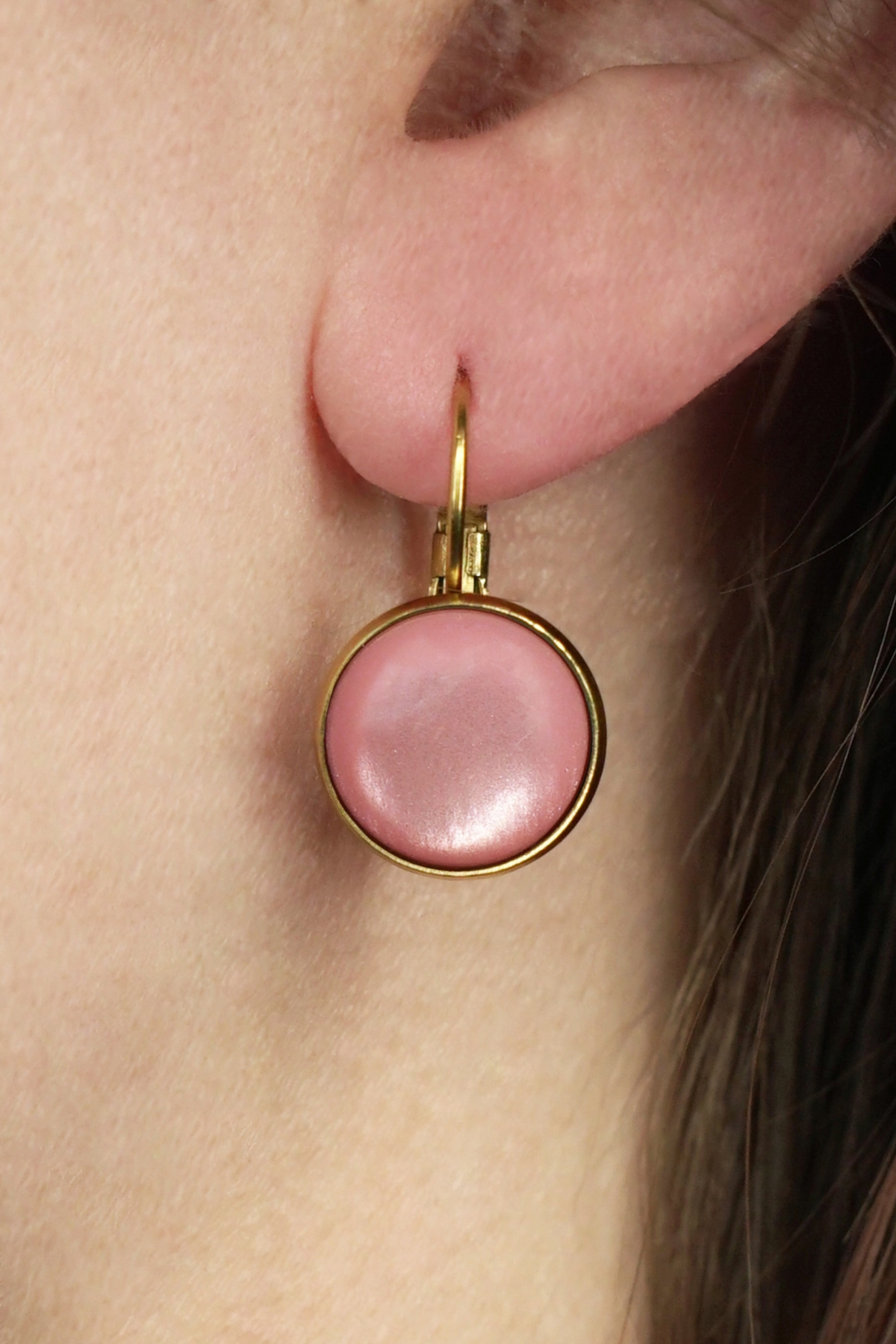 Urban Hippies - Vergulde dot oorbellen in poederroze