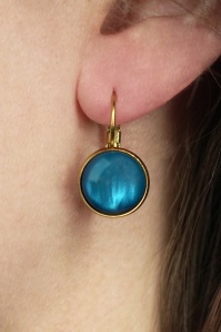 Urban Hippies - Vergulde dot oorbellen in levendig blauw