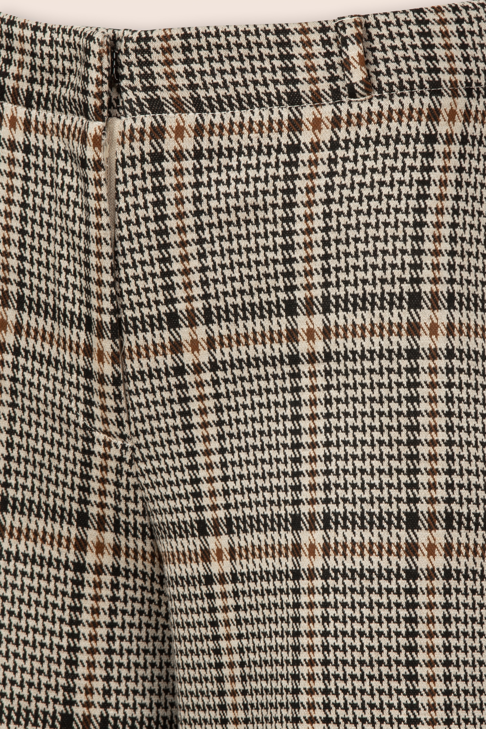 Surkana - Alba Checkered pantalon in ecru en zwart 5