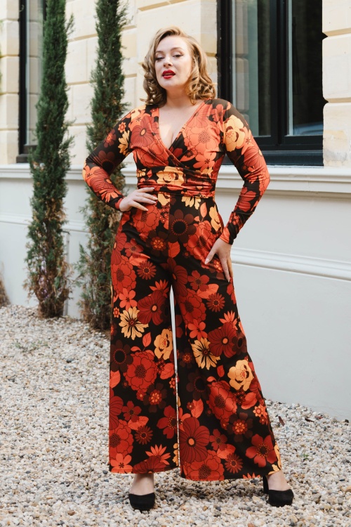 Vintage Chic for Topvintage - Topvintage exclusive ~ Liana Retro Floral jumpsuit in zwart en oranje