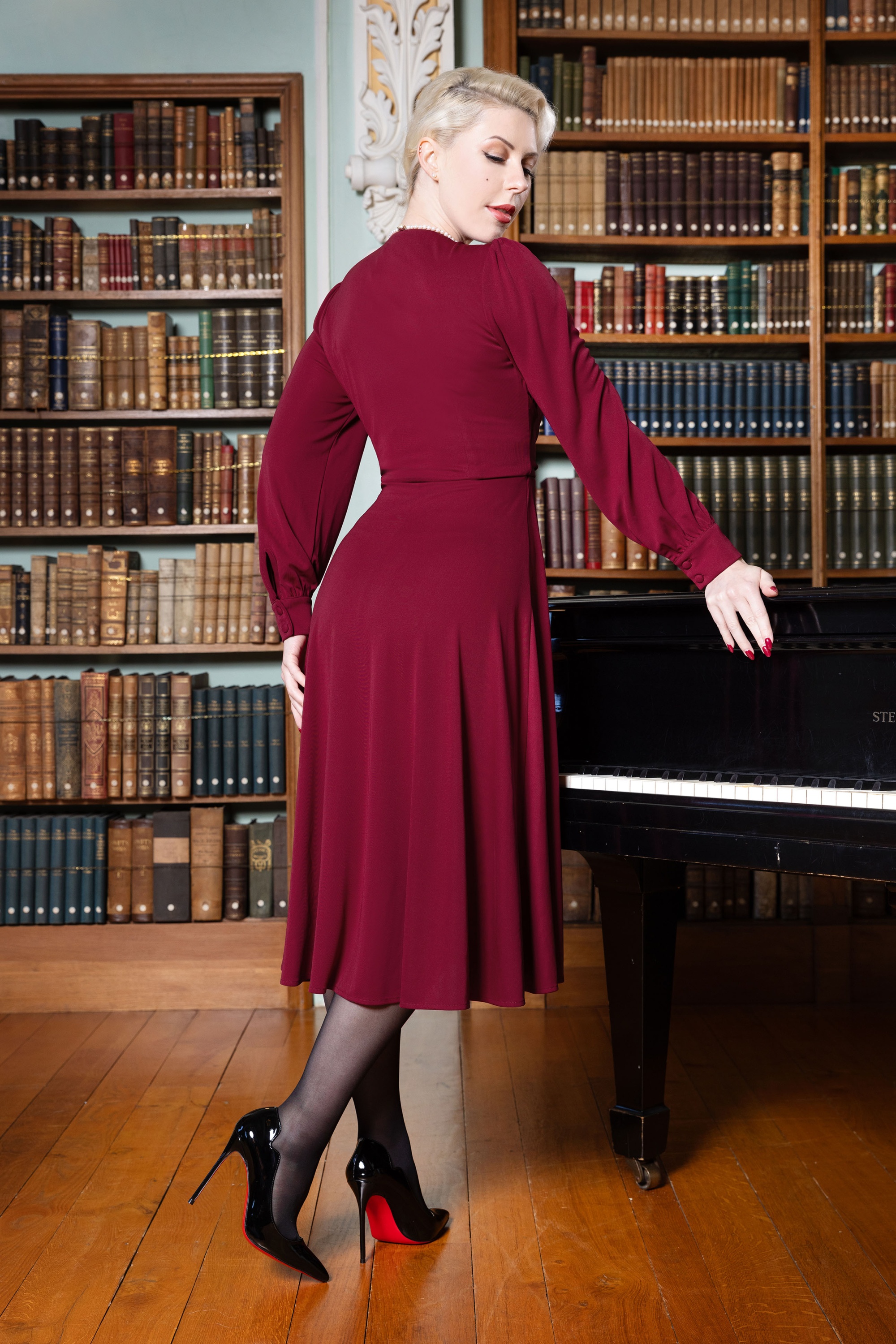 Vintage Diva  - The Isobelle Wrapover jurk in bordeauxrood 3