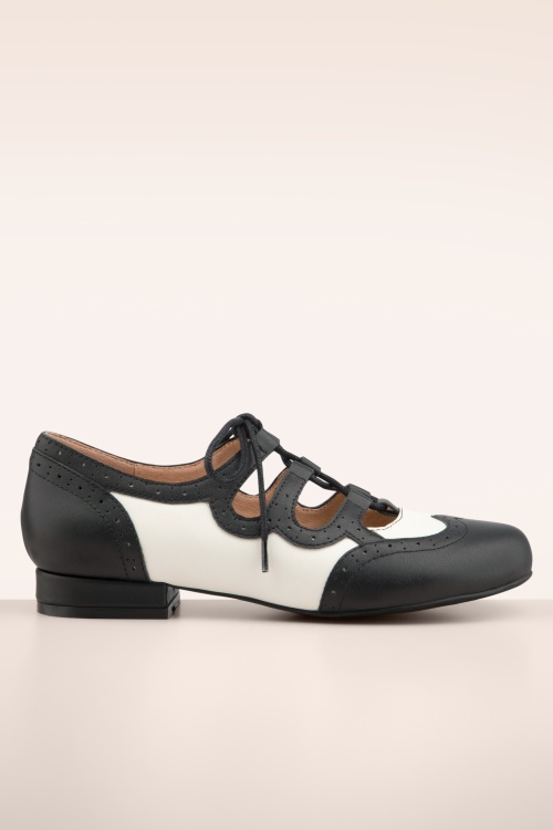 Lola Ramona ♥ Topvintage - Penny Timeless Steps platte schoentjes in zwart en wit 2