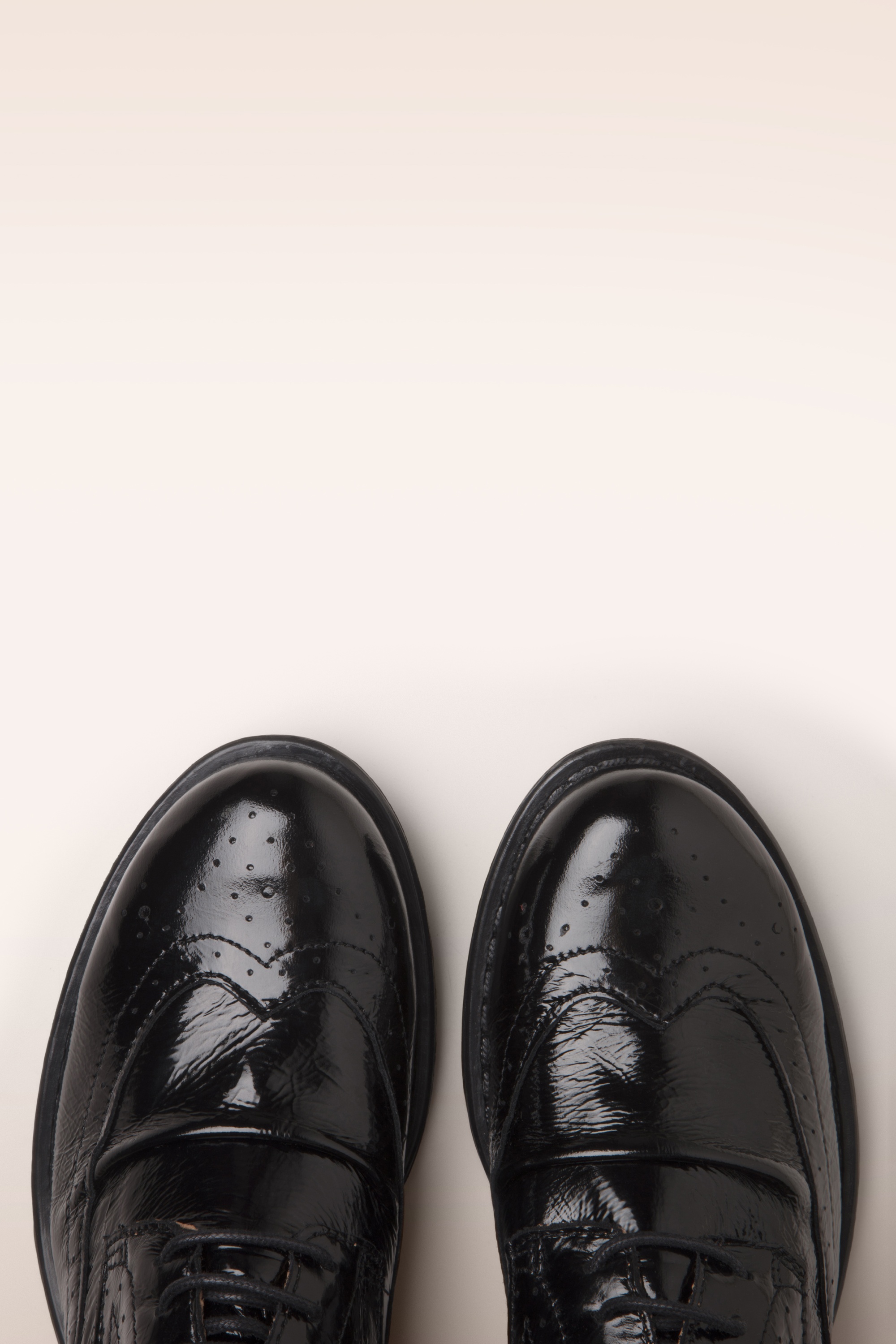 Miz Mooz - Lydian Oxford lak schoenen in zwart 2