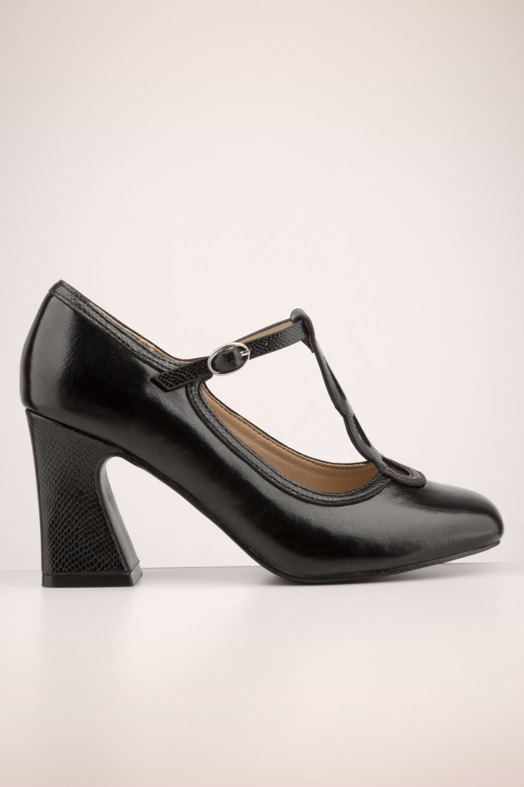 Banned Retro - Mod Muse T-strap pumps in zwart