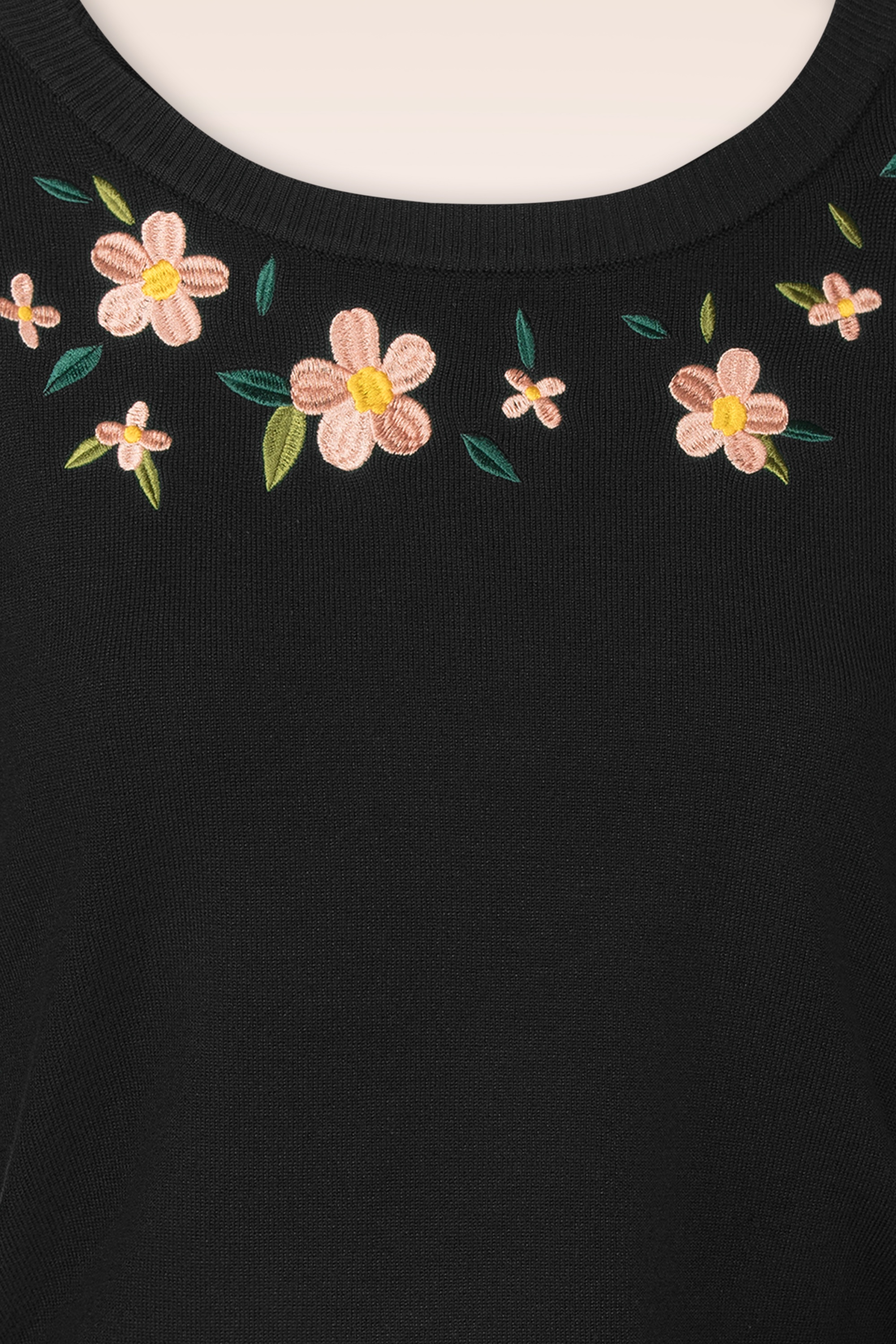 Topvintage Boutique Collection - Topvintage exclusive ~ Janice geborduurd truitje in zwart 3