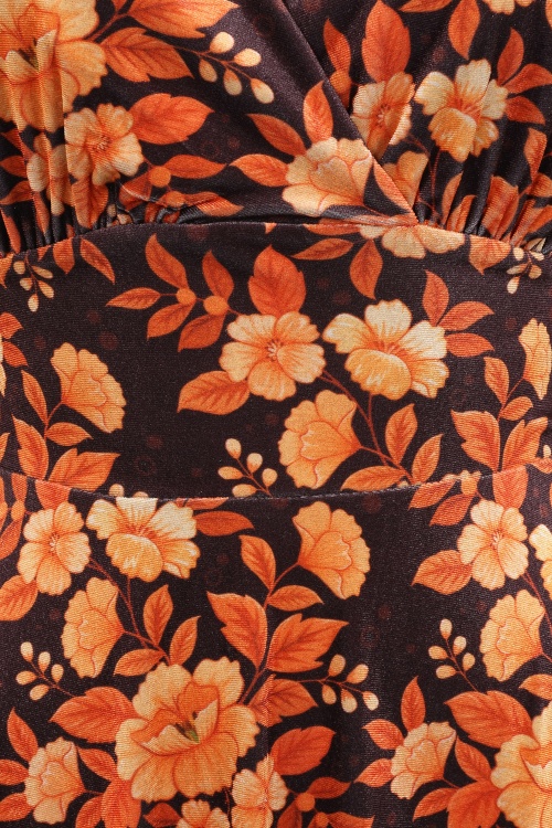 Vintage Chic for Topvintage - Topvintage exclusive ~ Caroline Floral Velvet swing jurk in zwart en oranje 3