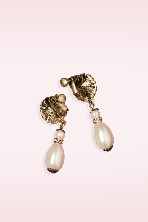 Lovely - Vayen Pearl Drop Clip-oorbellen in goud 2