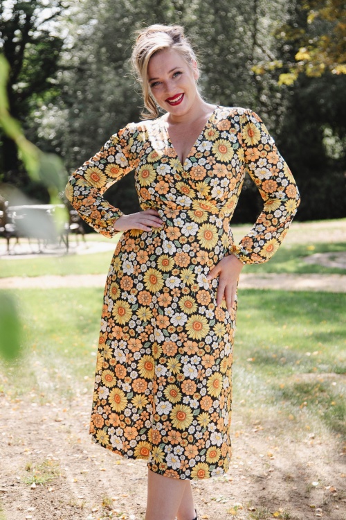 Vintage Chic for Topvintage - Topvintage exclusive ~ Julieta floral midi jurk in zwart en multi