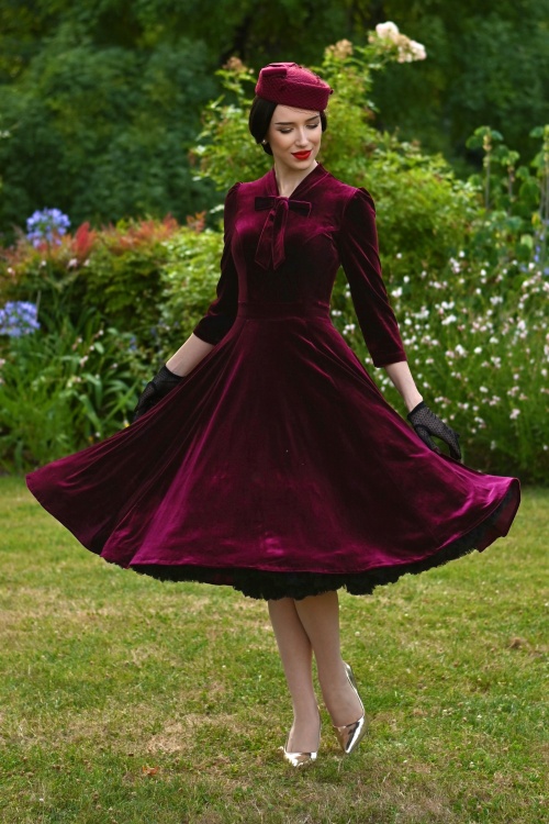 Hearts & Roses - Vera fluwelen swing jurk in bordeauxrood  4