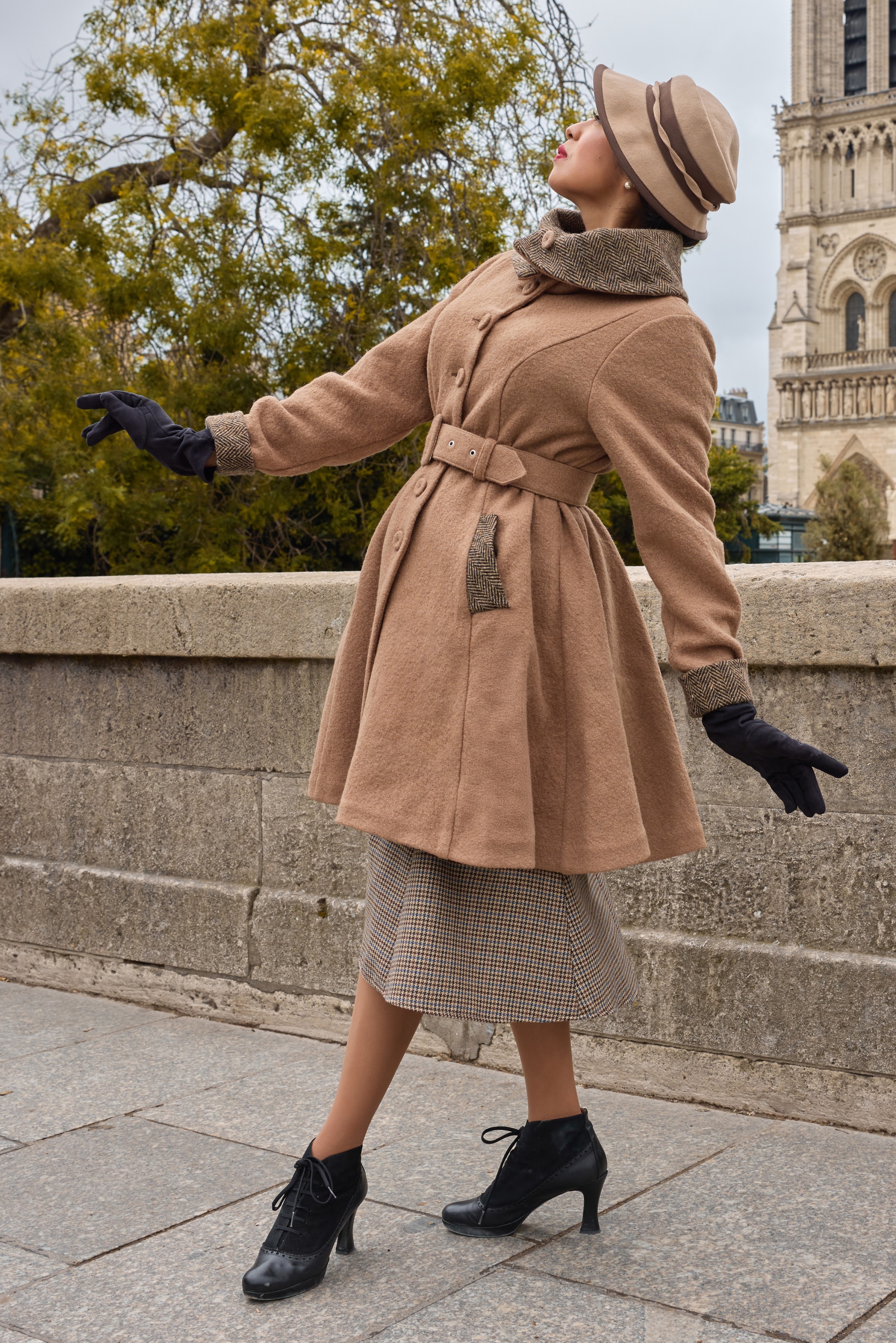 Miss Candyfloss - Adia Sadie A-lijn wollen winter mantel in zand 3