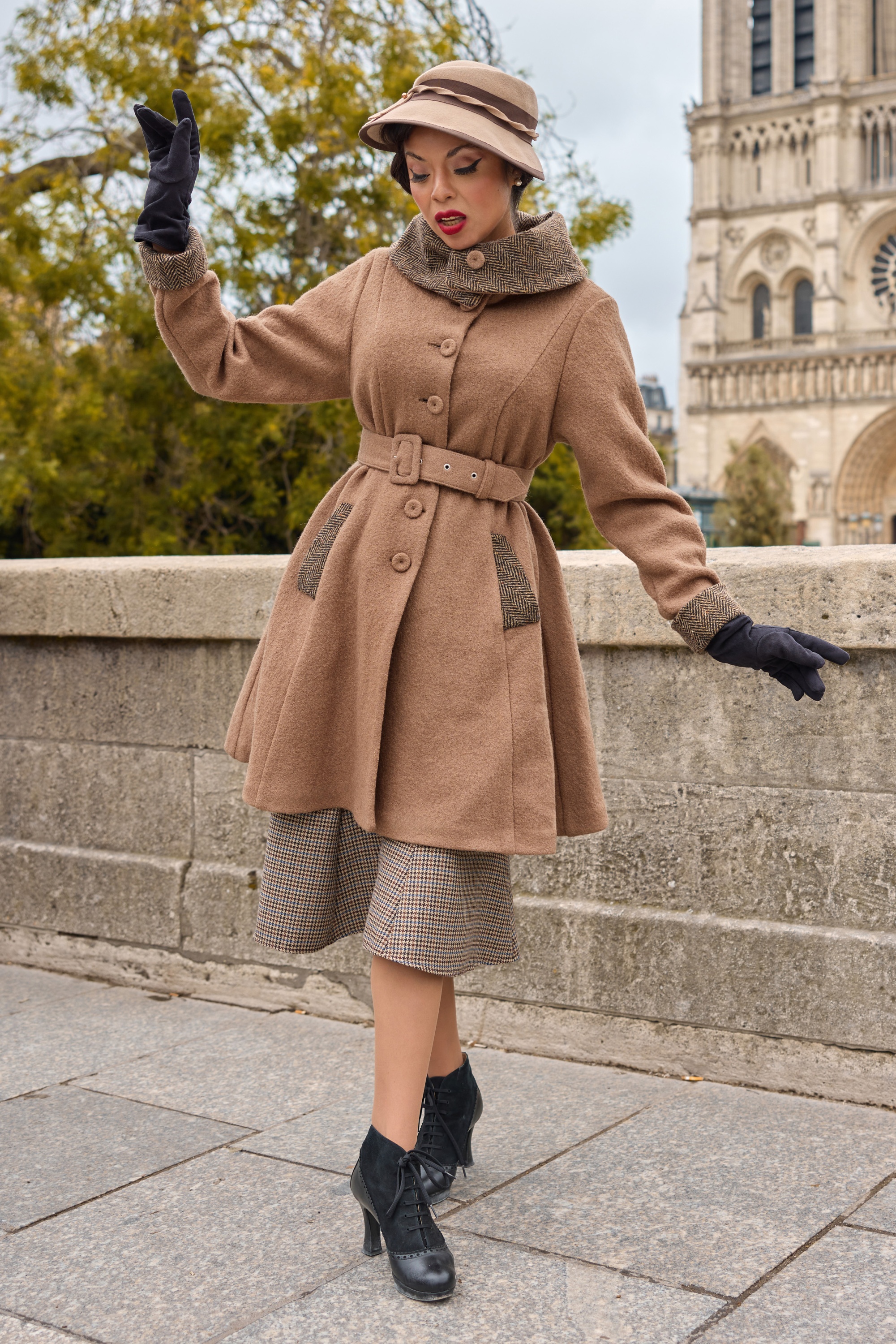 Miss Candyfloss - Adia Sadie A-lijn wollen winter mantel in zand