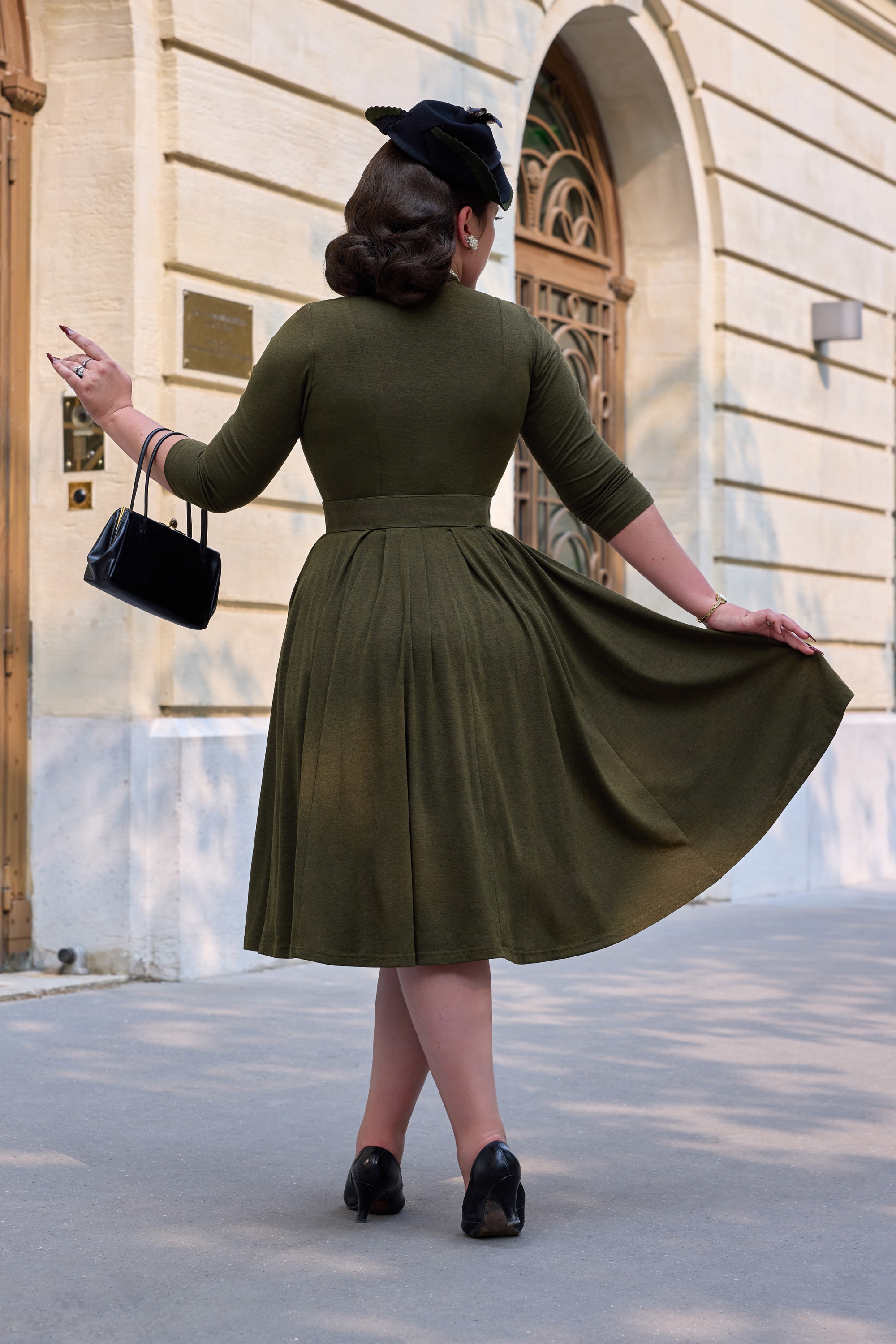 Miss Candyfloss - Enola Sage swing jurk in donker salie 2