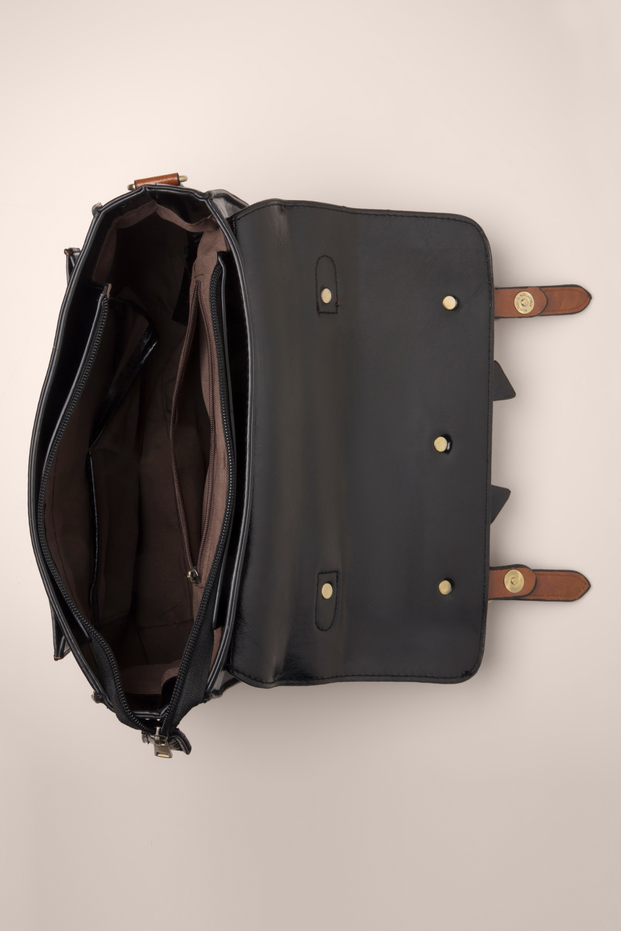Banned Retro - Buckled and Bowed Messenger handtas in zwart 2