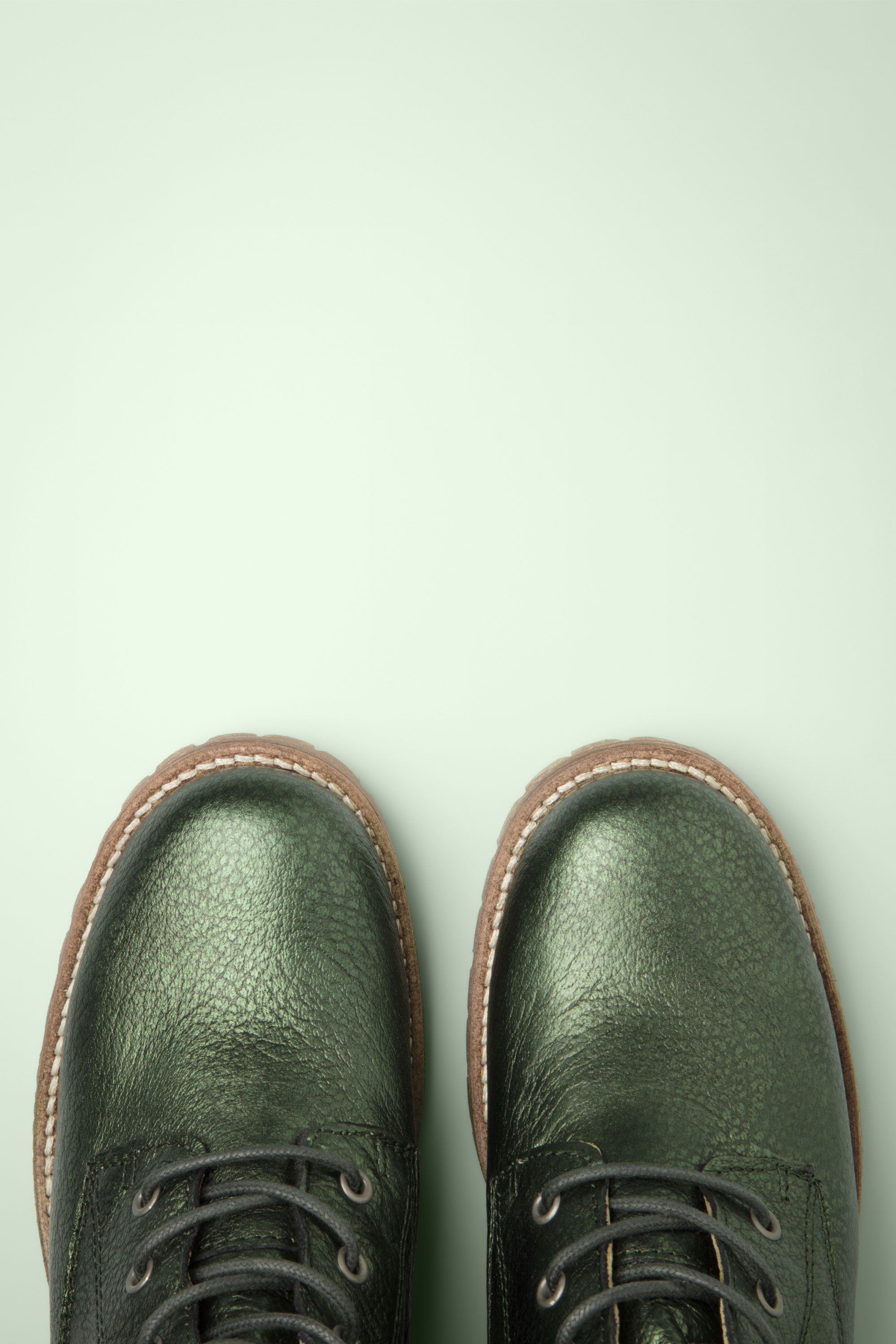 Grünbein - Nilla enkellaarsjes in metallic groen 2