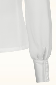 Banned Retro - The Poet’s blouse in wit 4