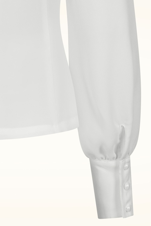 Banned Retro - The Poet’s blouse in wit 4