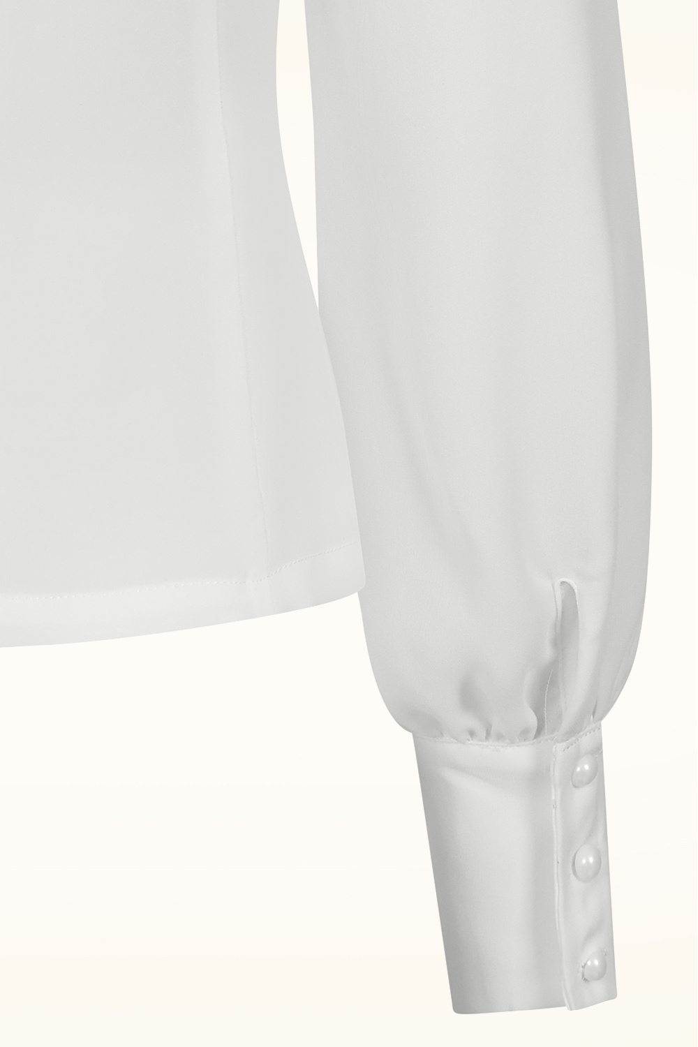 Banned Retro - The Poet’s blouse in wit 4