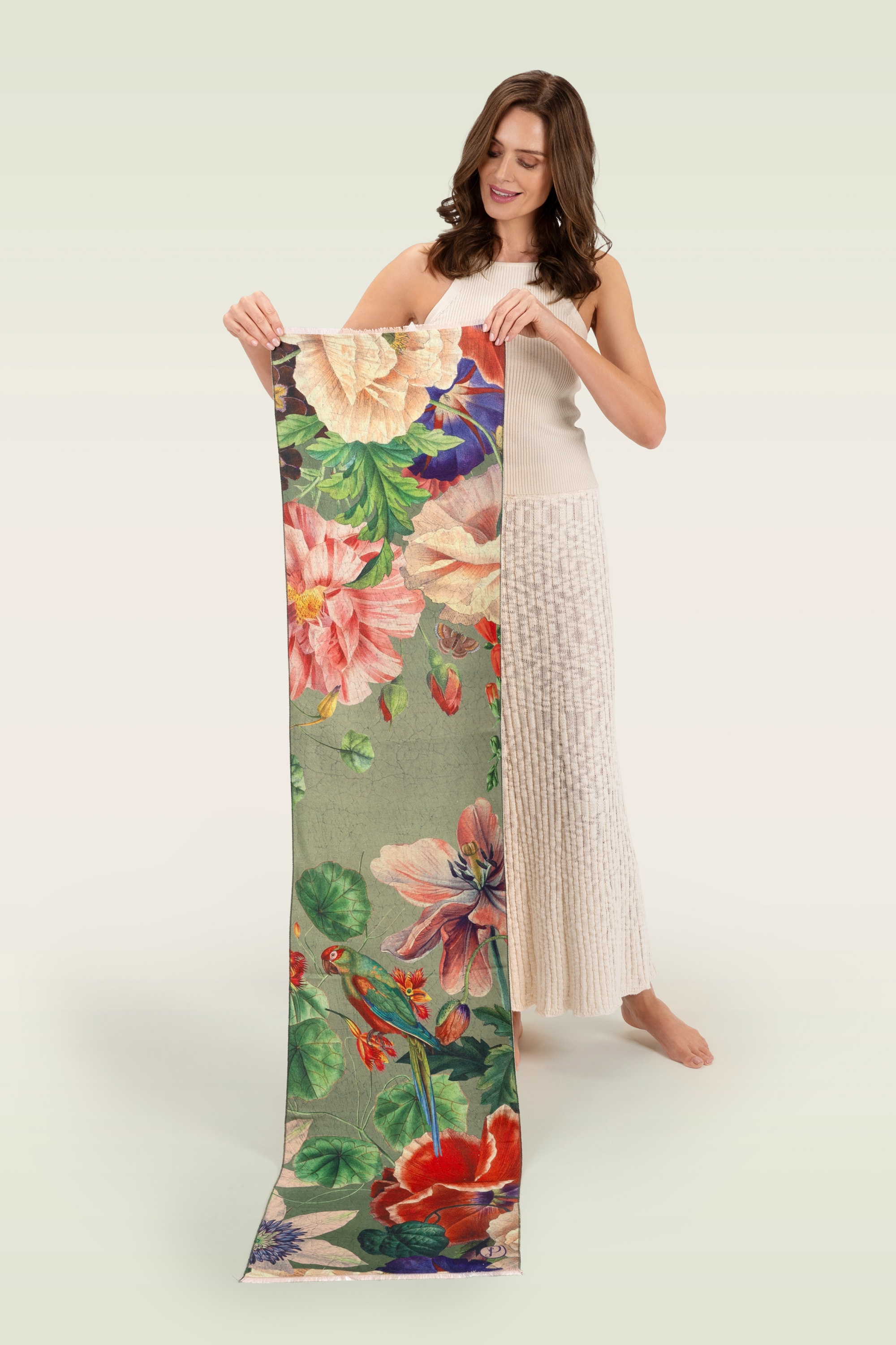 Powder - Botanical Bouquet print sjaal in saliegroen 2