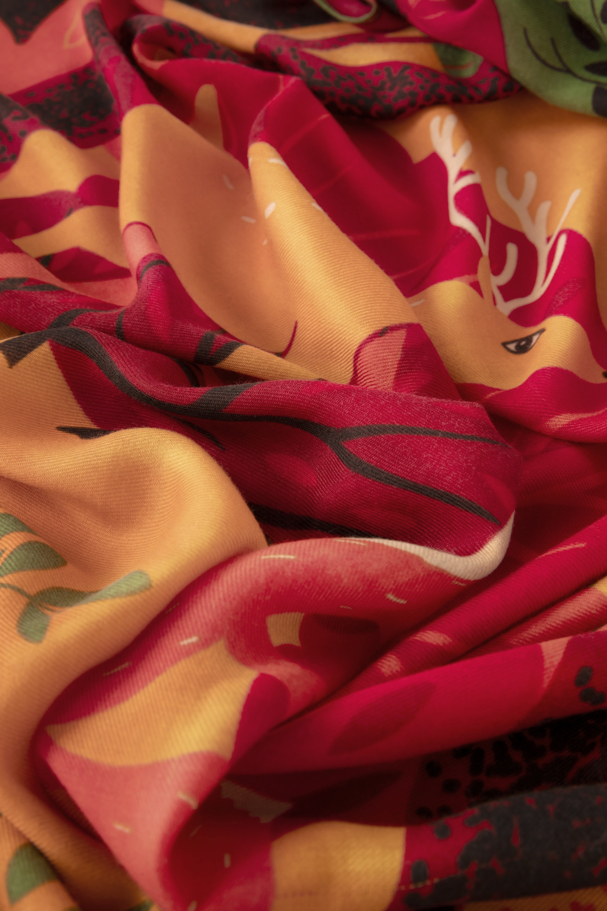 Powder - Autumn Forest Friends print sjaal in multi 3