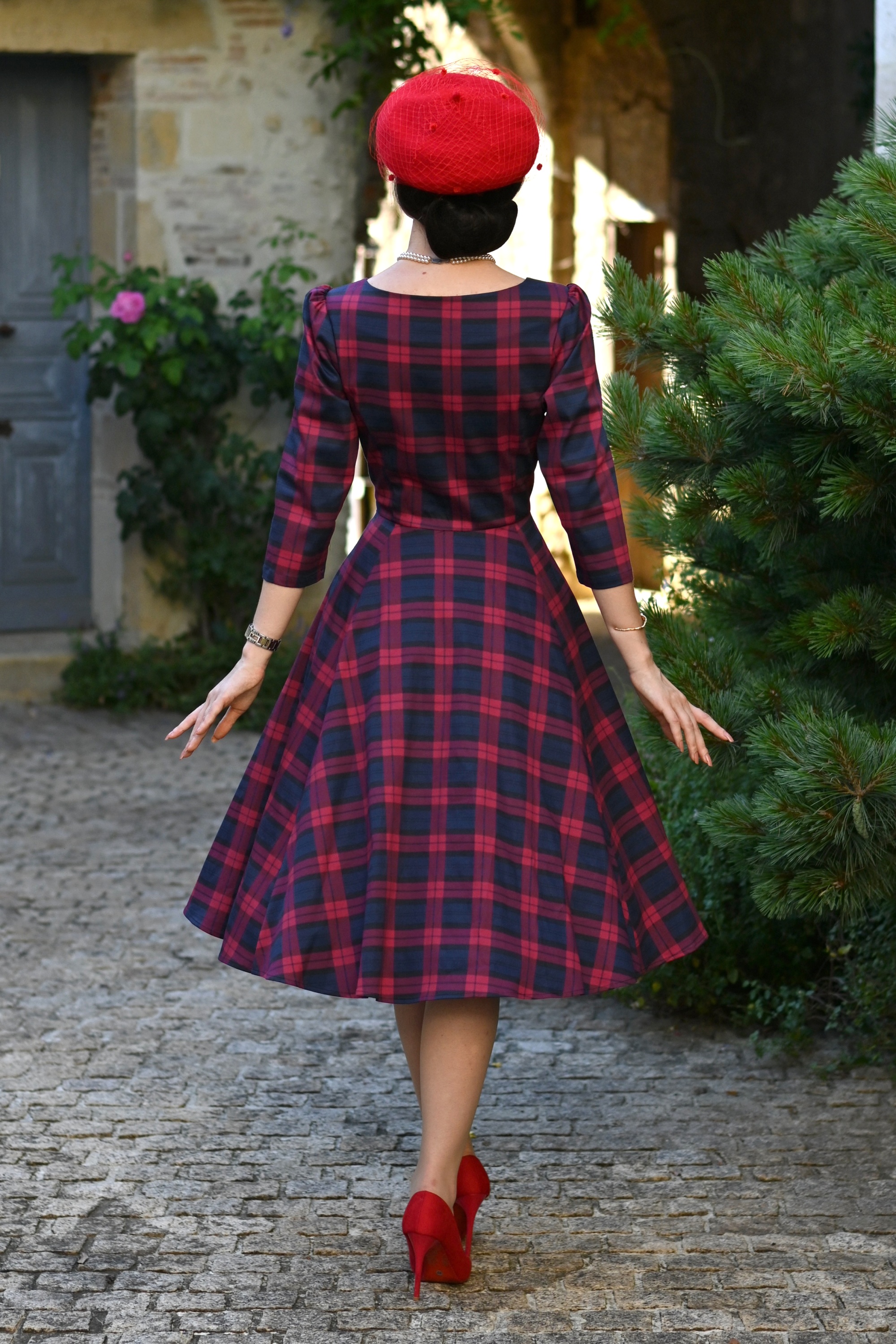Hearts & Roses - Highland Harmony tartan swing jurk in rood en blauw 5