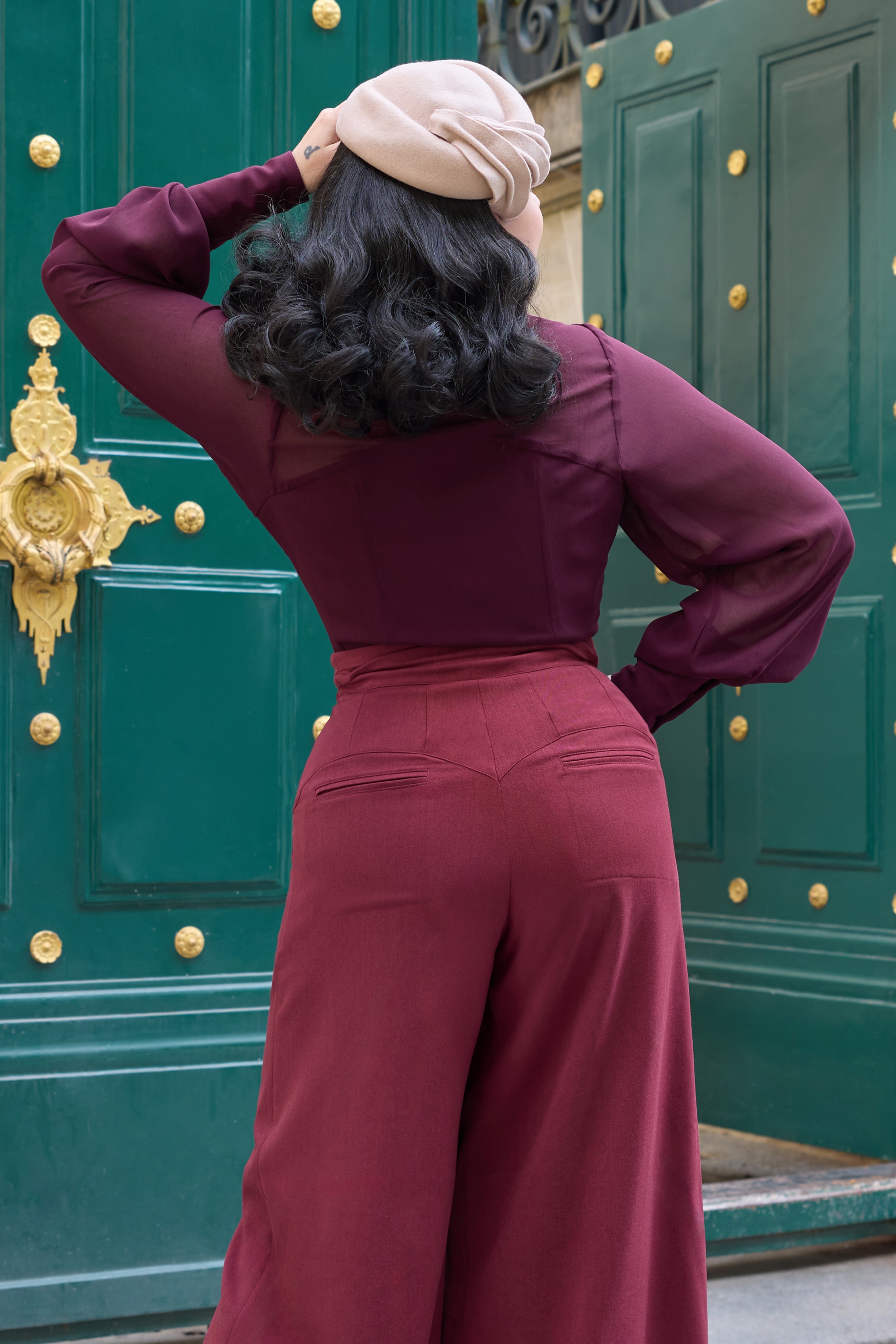 Miss Candyfloss - Sarah Bo Sheer Tie-Neck blouse in wijnrood 3