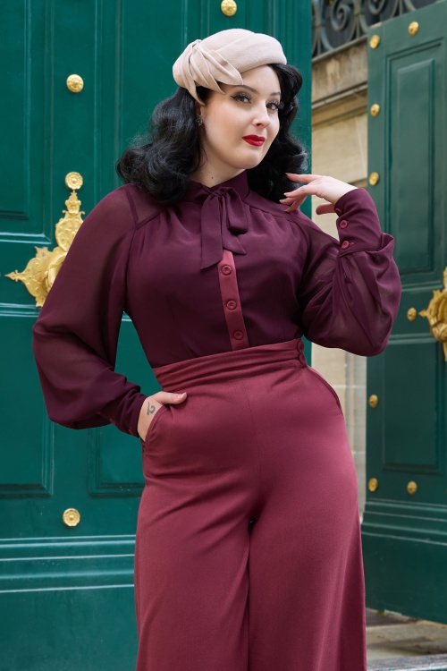 Miss Candyfloss - Sarah Bo Sheer Tie-Neck blouse in wijnrood