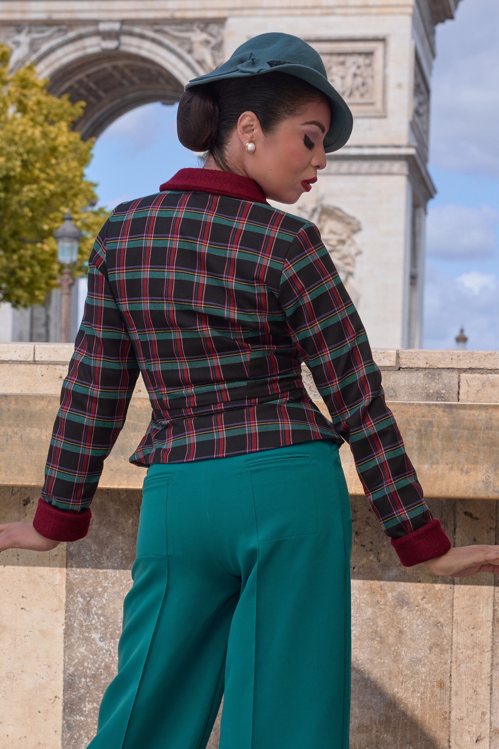 Miss Candyfloss - Marwa Kat Tartan blazer jacket in zwart en multi 2