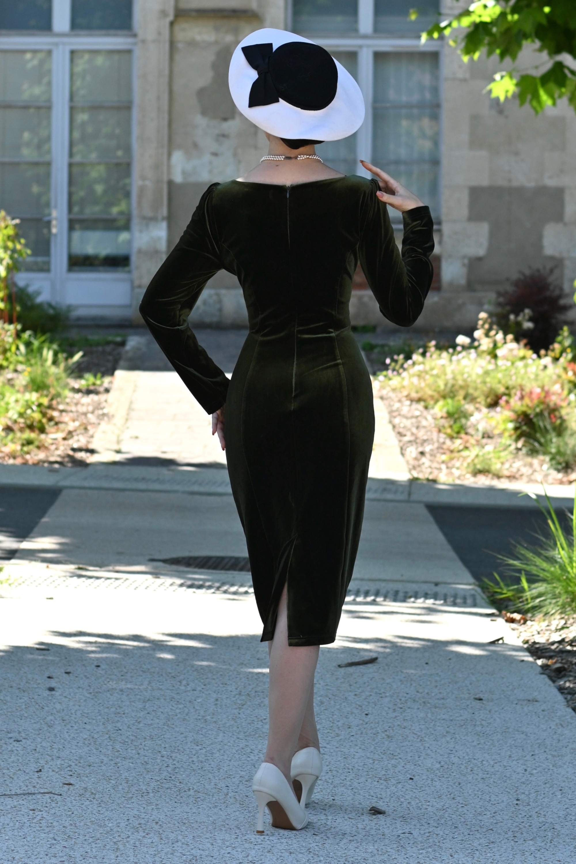 Hearts & Roses - Carmen Velvet Wiggle jurk in donkergroen 5