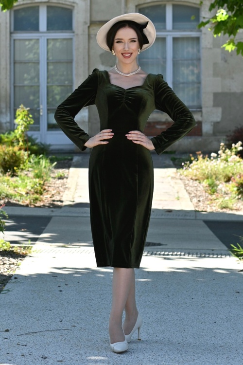 Hearts & Roses - Carmen Velvet Wiggle jurk in donkergroen