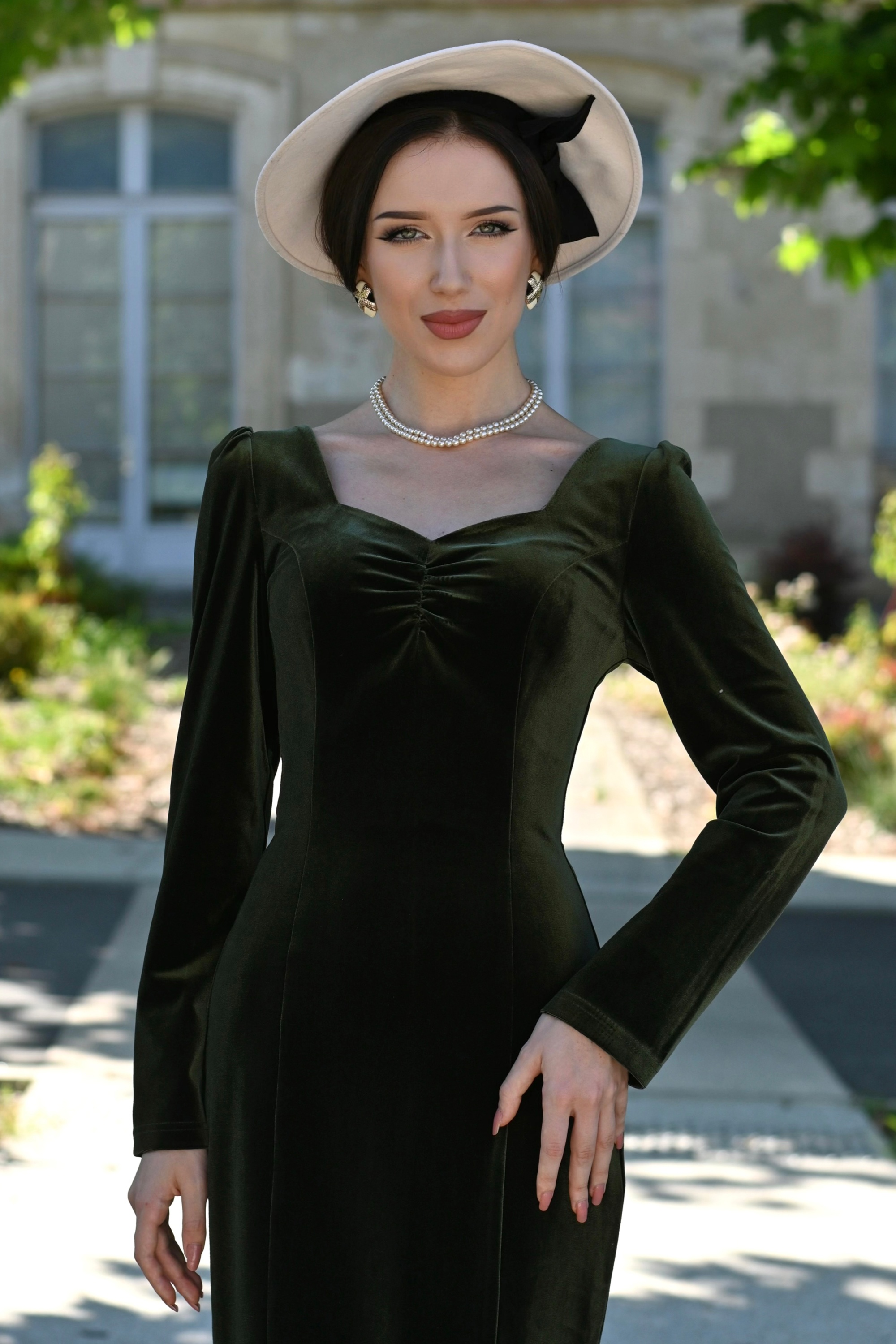 Hearts & Roses - Carmen Velvet Wiggle jurk in donkergroen 4