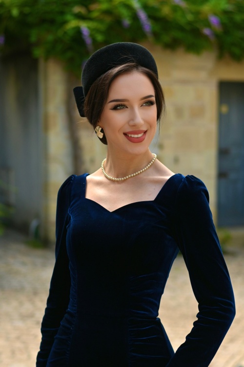 Hearts & Roses - Tia Velvet Wiggle jurk in donker navyblauw 3