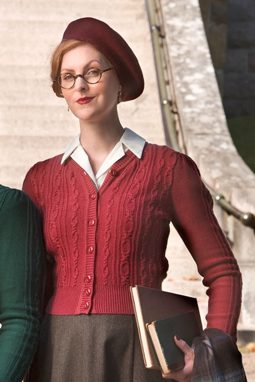 Emmy Design - The Ice Skater gebreide cardigan van wol in granaatappel rood 2