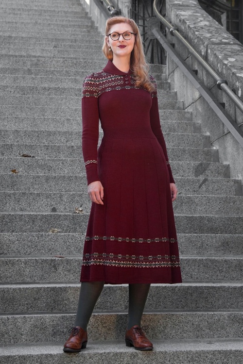 Emmy Design - The Fair-est Isle gebreide wollen jurk in bordeauxrood