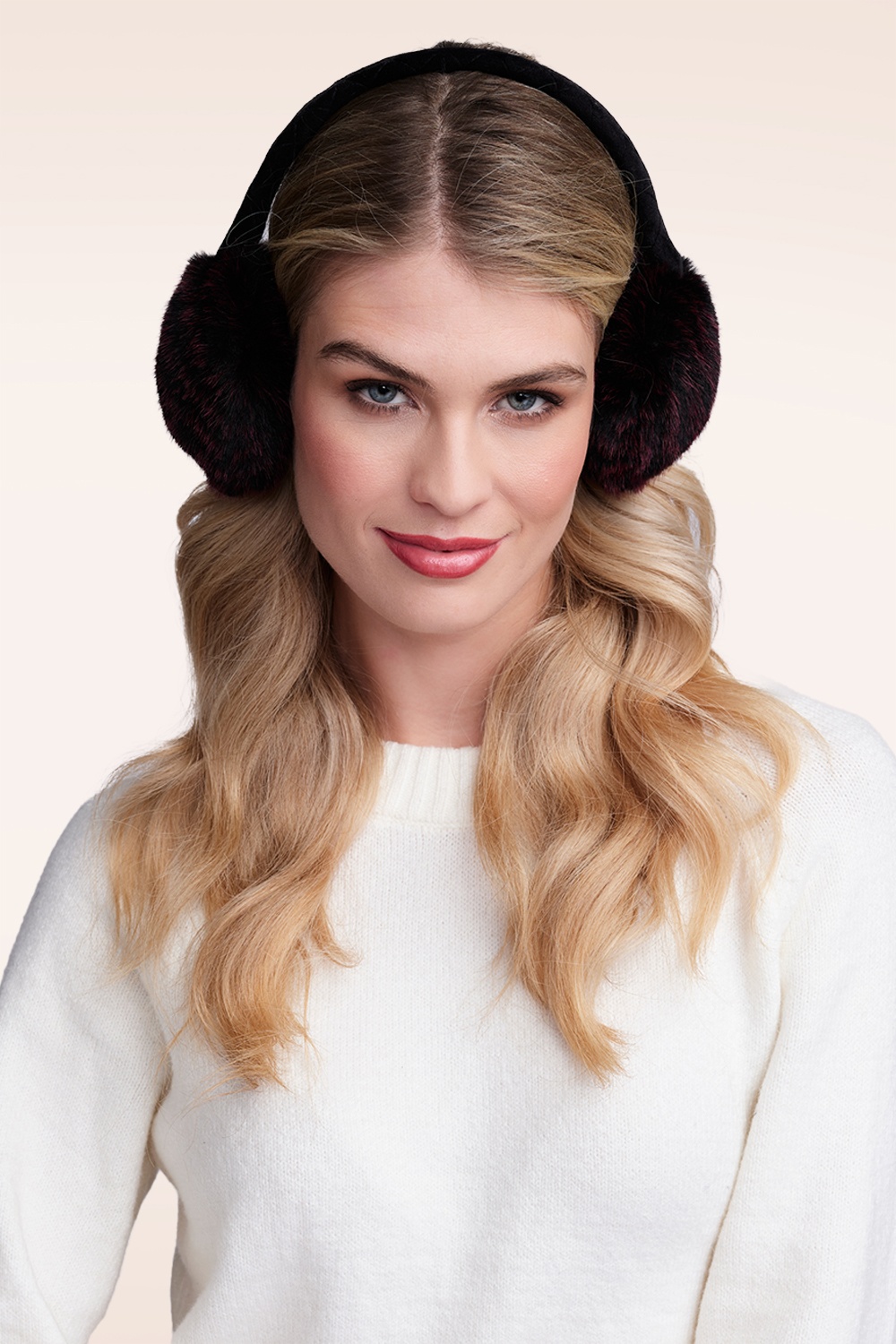 Amici - Donatella oorwarmers in diep bordeauxrood 2