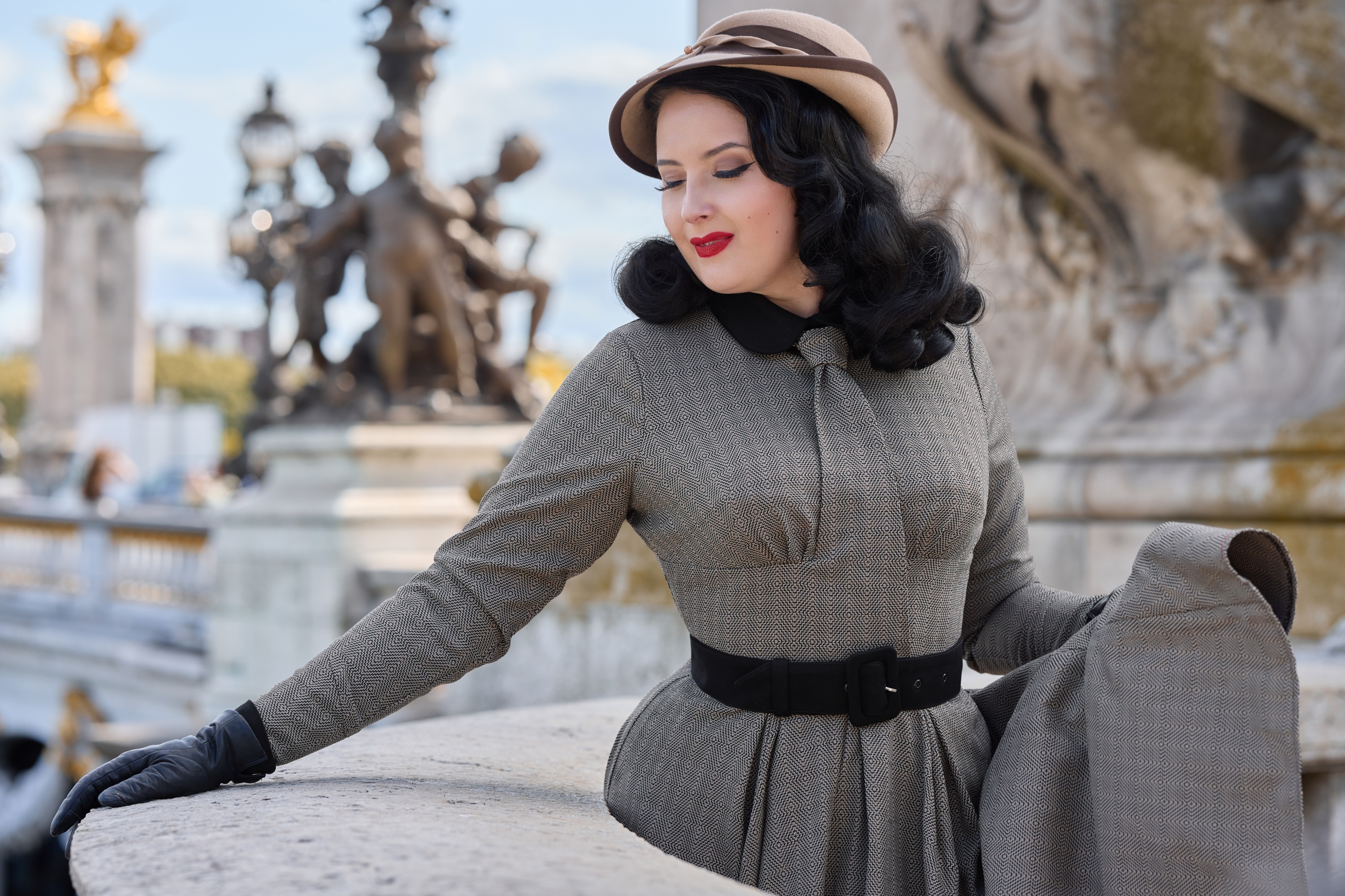 Miss Candyfloss - Manel Abalone Tie swing jurk in zwart en grijs 5