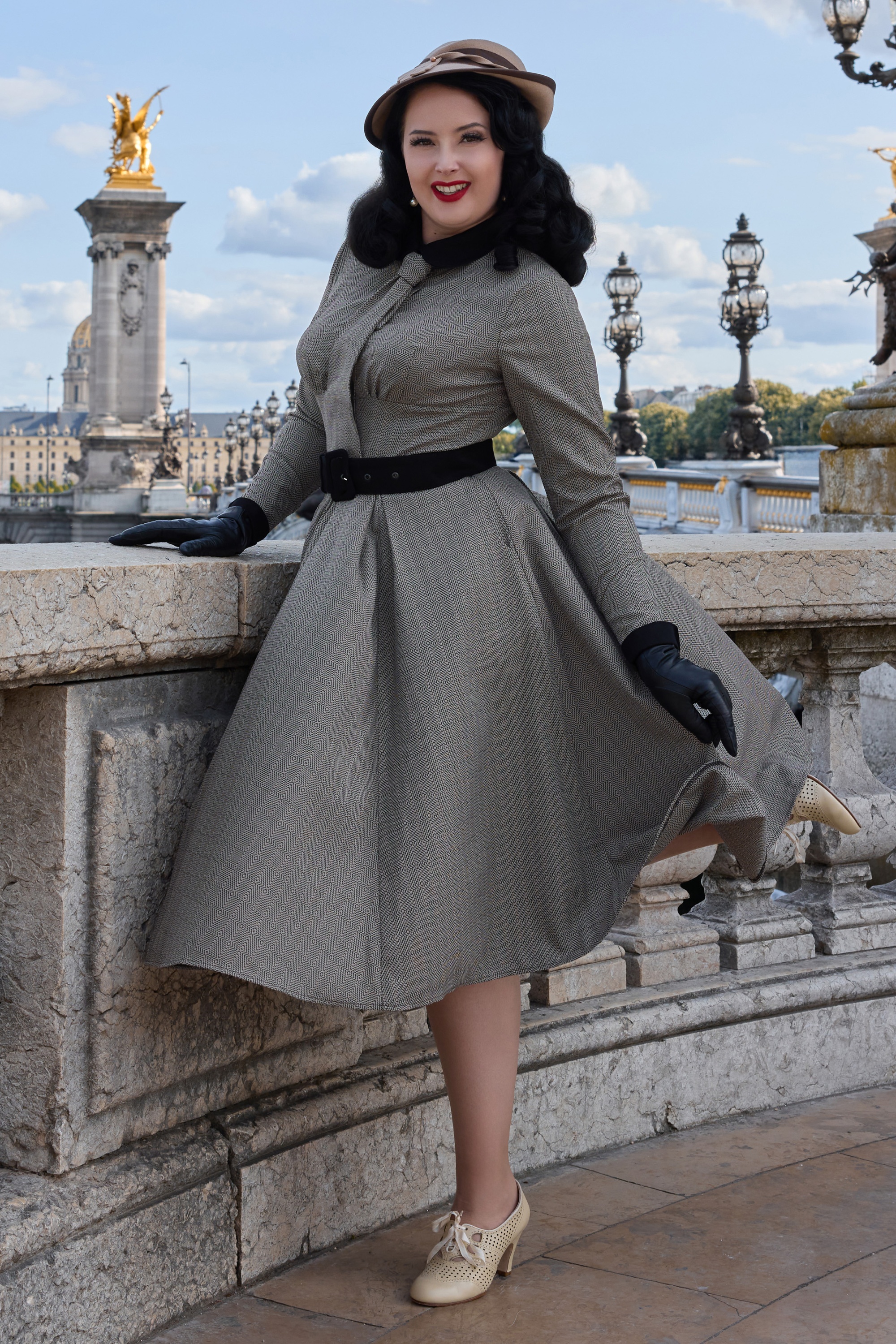 Miss Candyfloss - Manel Abalone Tie swing jurk in zwart en grijs 3