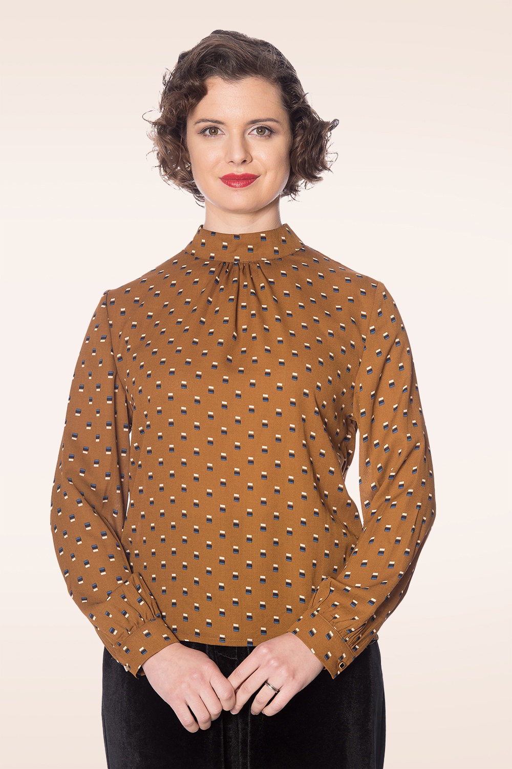 Banned Retro - Box Spot blouse in bruin